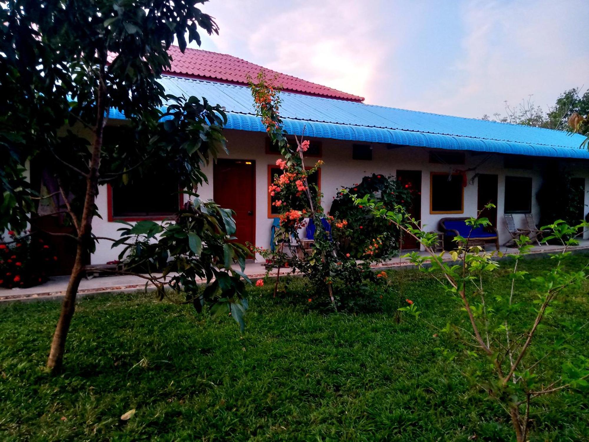 Baloo Guesthouse Ко Ронг Санлоем Екстериор снимка