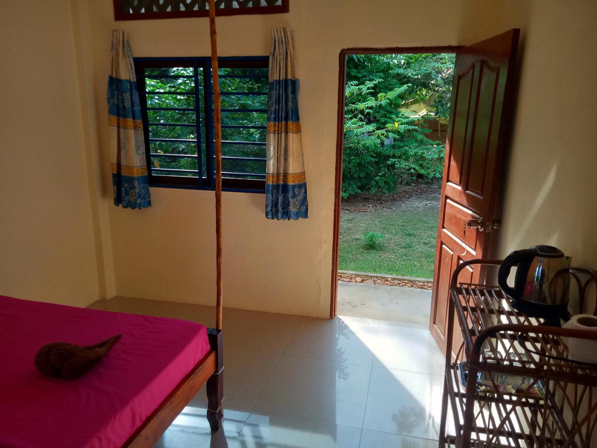 Baloo Guesthouse Ко Ронг Санлоем Екстериор снимка